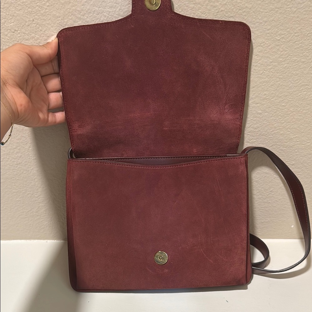 Gucci Wine Burgundy Arli Crossbody Bag with Gold GG Logo - Picture 3 of 11